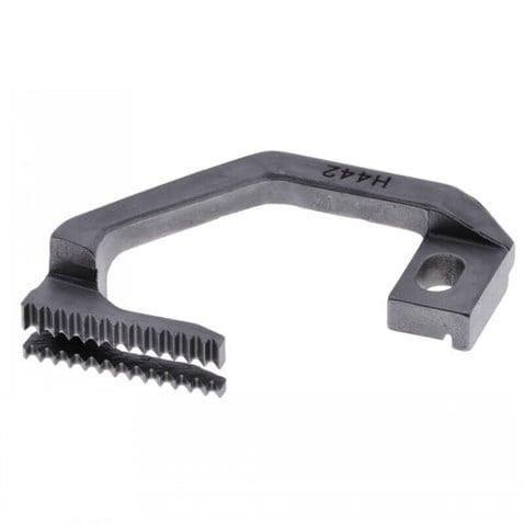 Siruba-Overlok-3-Ip-Esarp-On-Disli-H442-9644.jpg Siruba Overlok 3 İp Eşarp Ön Dişli / H442 - Konfeksiyon Sepeti