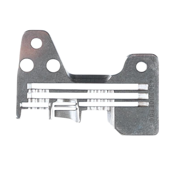 strong-h-juki-overlok-3600-4-ip-plaka-907b-.png Juki Overlok 3600 4 İplik Plaka R4305-JOE-EOO – overlok iğne plakası